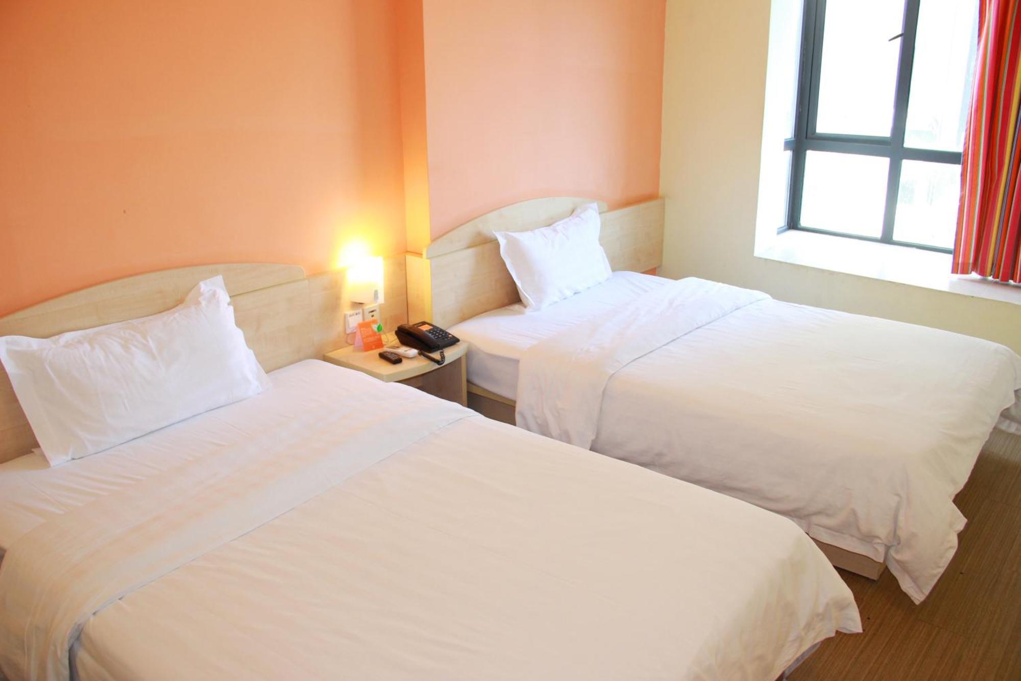 7Days Inn Guangzhou South Railway Station Huijiang Subway Station Esterno foto