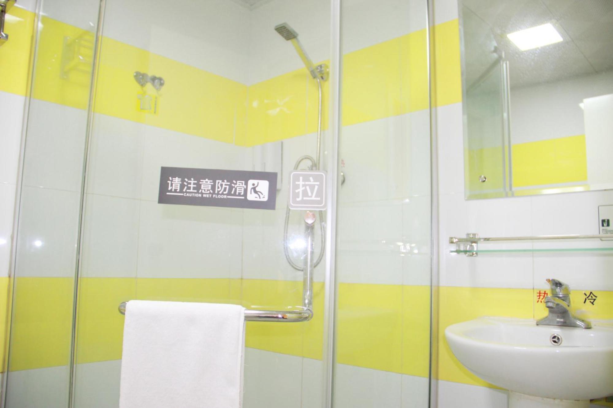 7Days Inn Guangzhou South Railway Station Huijiang Subway Station Esterno foto